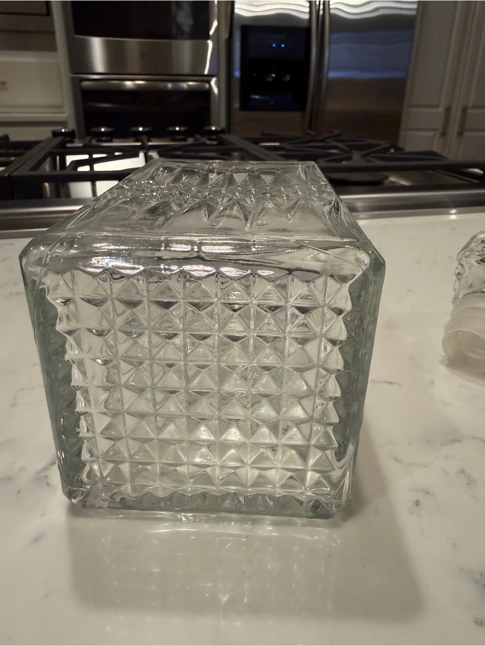 Vintage Style Clear Glass Whiskey Liquor Decanter Geometric Diamond Stopper